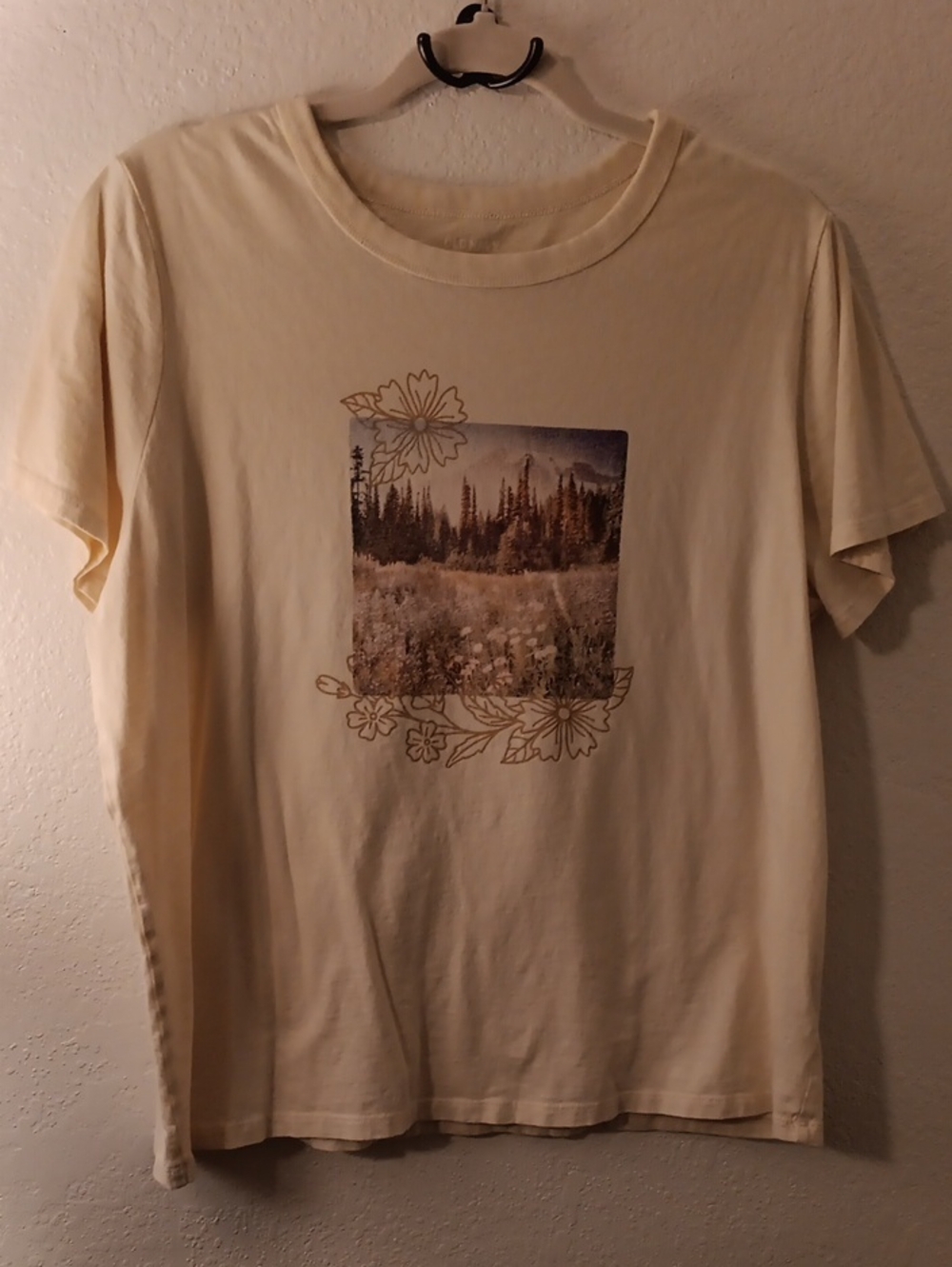 Old Navy Cream Everyday Crew Neck Tee